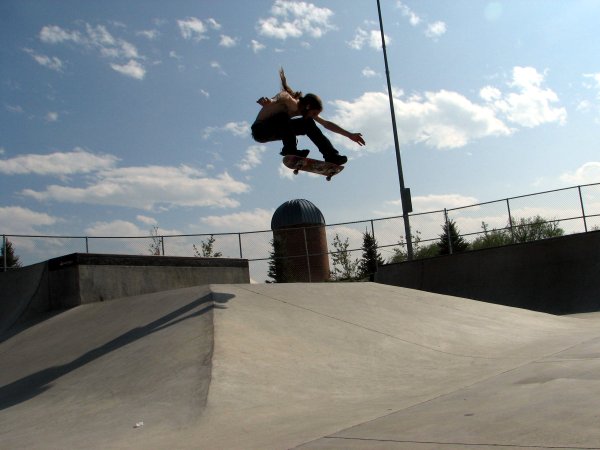 matt-ollie-over-roof